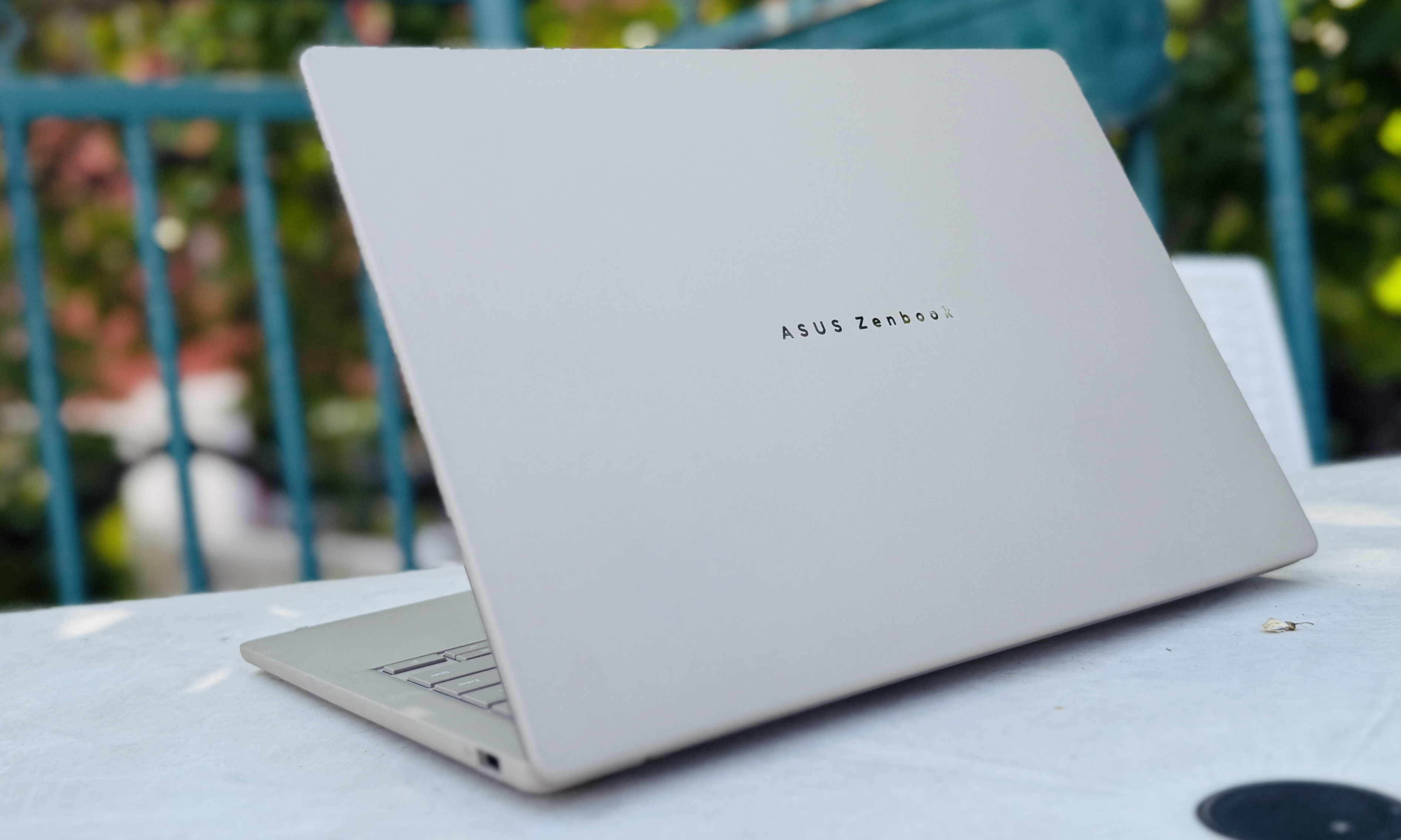 Asus ZenBook A14.