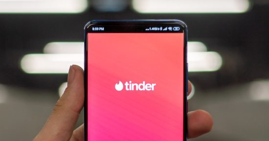 Le nouvel ailier de Tinder est l'IA alors que la vérification faciale se déploie aux États-Unis