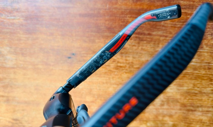 Les deux tiges des lunettes Viture Luma Pr XR