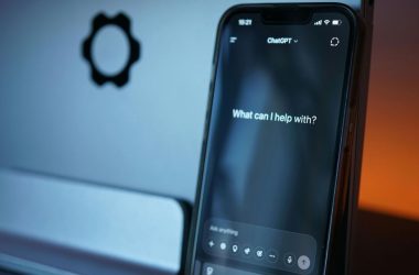 Plus d'un million d'utilisateurs sont émotionnellement attachés à ChatGPT, mais il y a un côté encore plus sombre