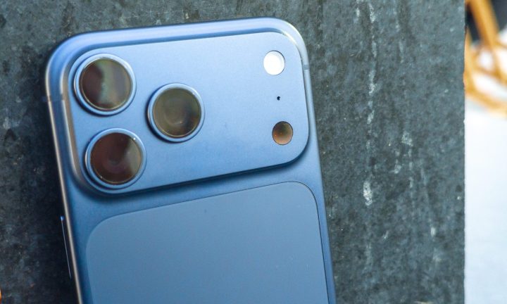 Apple iPhone 17 Pro Max en bleu profond