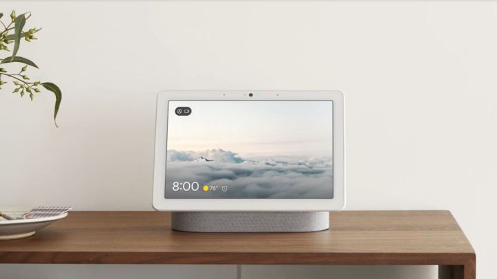 Le Nest Hub Max sur une table.