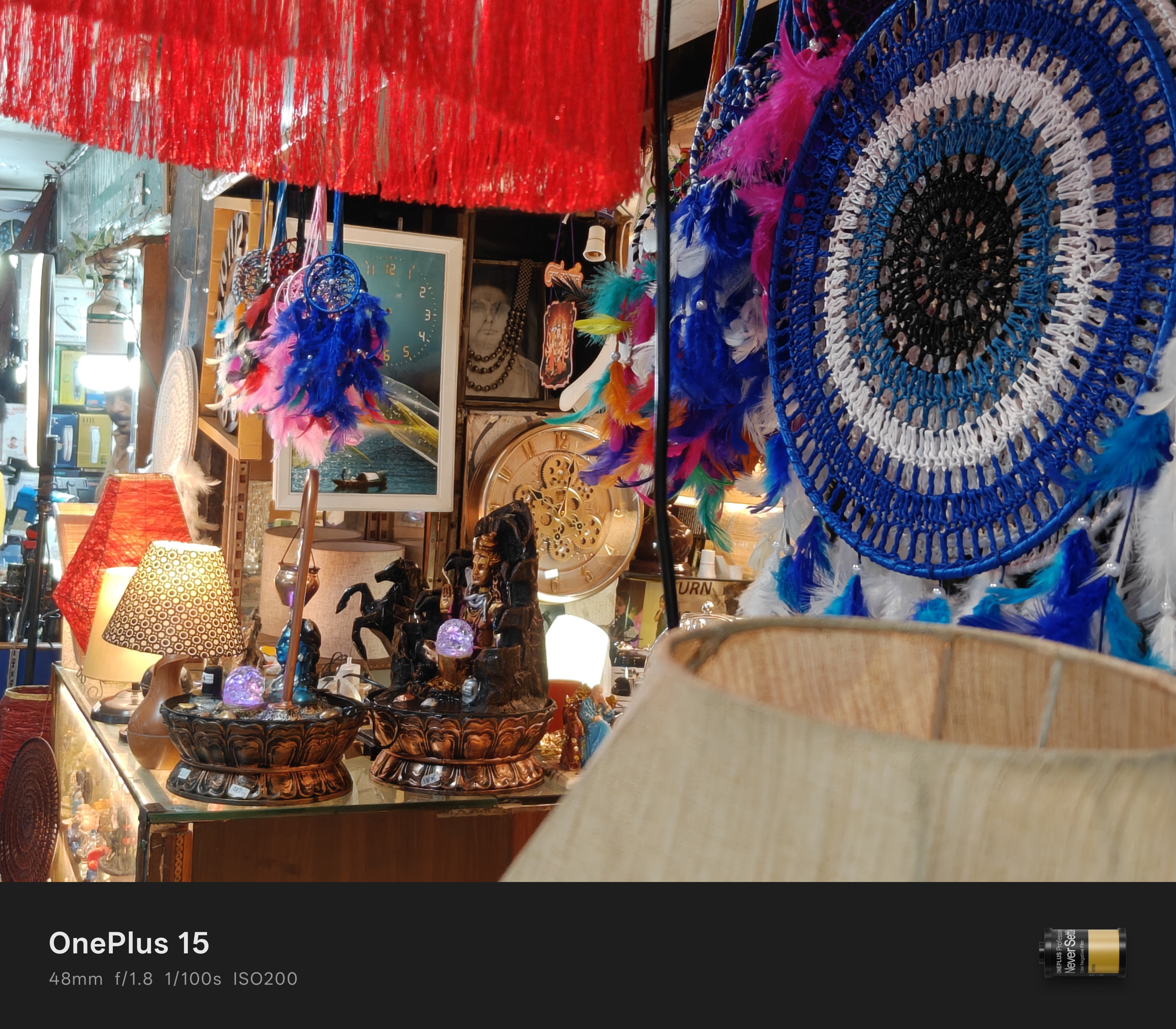 Échantillon de caméra intérieure de OnePlus dans un magasin de bibelots.