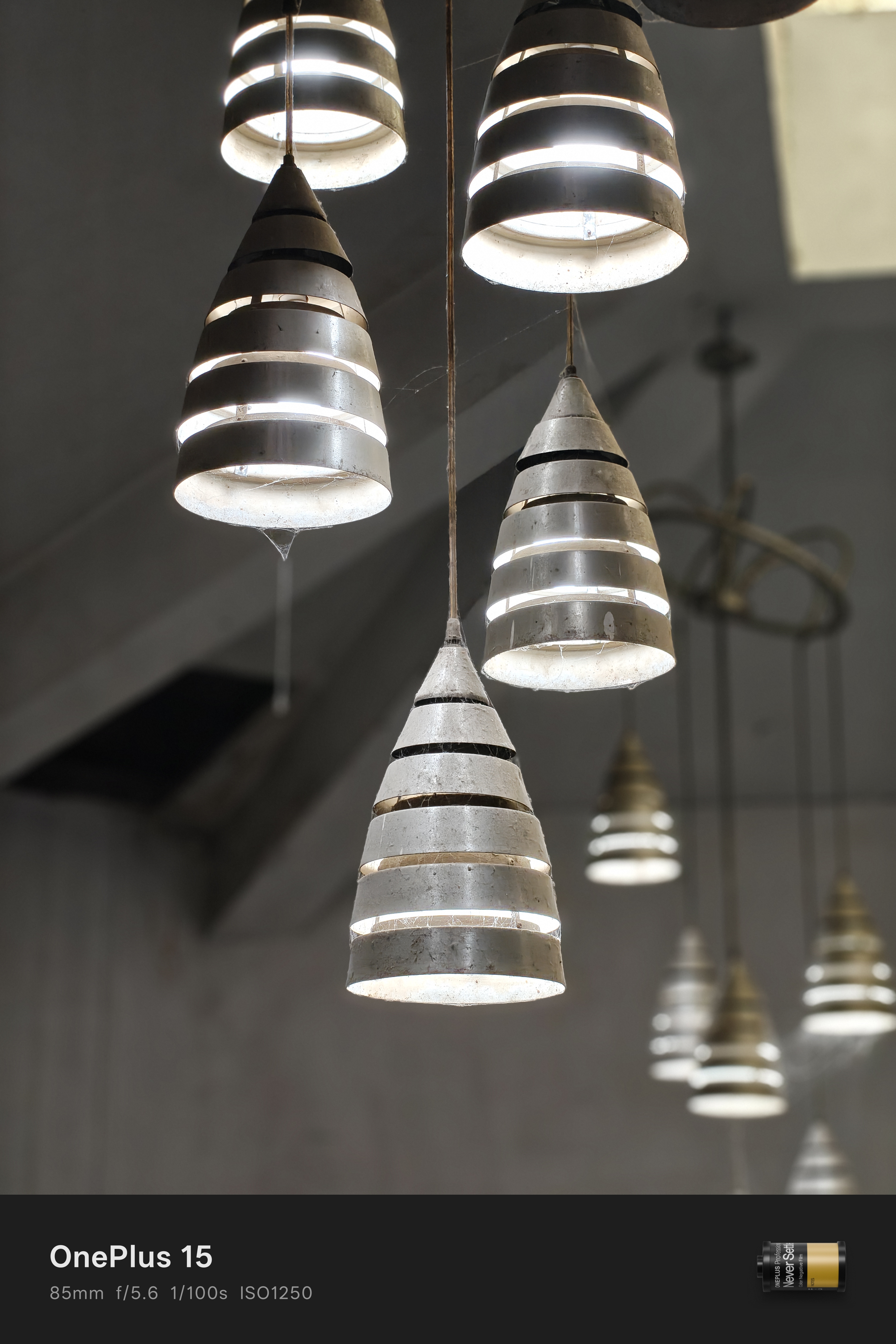 Échantillon intérieur de lumières de OnePlus 15.