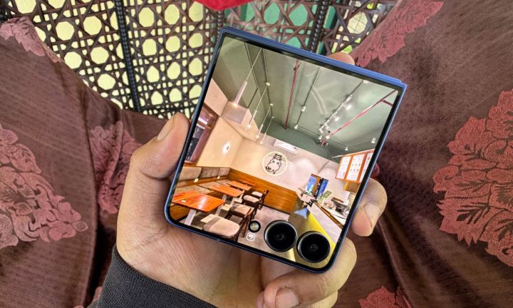 Galerie sur l’écran de couverture du Samsung Galaxy Z Flip 7.