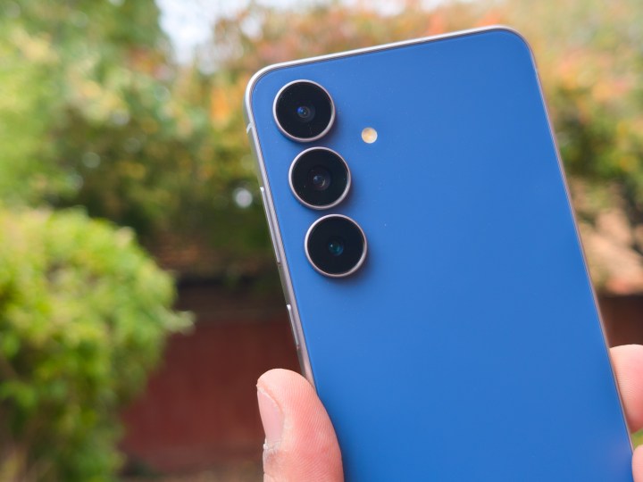 Samsung Galaxy S25 FE en bleu