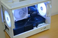 J'ai inséré le RTX 4080 Super FE dans un petit boîtier PC, maintenant je n'ai plus besoin de PS5