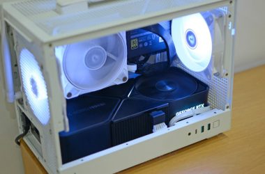 J'ai inséré le RTX 4080 Super FE dans un petit boîtier PC, maintenant je n'ai plus besoin de PS5