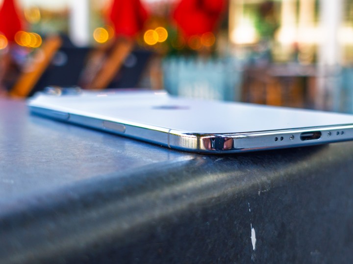 Profil latéral Apple iPhone Air Light Blue