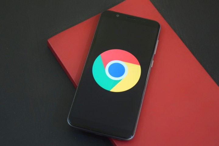 Le logo Google Chrome sur un smartphone.