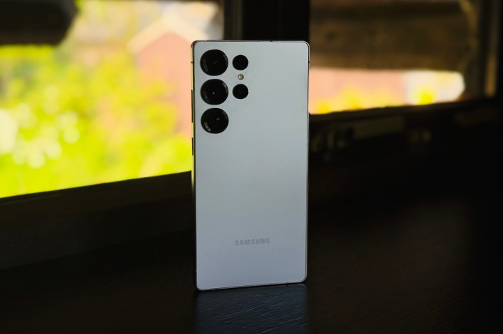 L’arrière du Samsung Galaxy S25 Ultra.