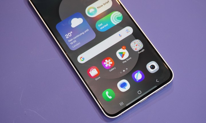 L'écran d'accueil du Galaxy S25 FE, affichant un certain nombre d'applications.