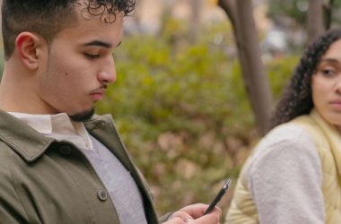 Après la romance numérique, les compagnons de l'IA déclenchent désormais des divorces réels