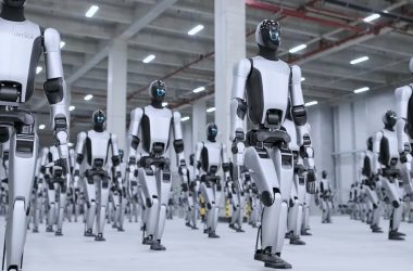 Cette séquence de centaines de robots humanoïdes est incroyable, mais est-elle réelle ?