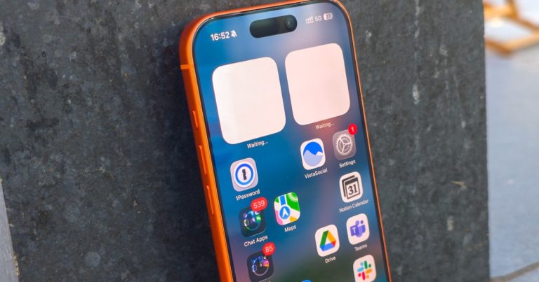 iPhone des 20 ans : Apple va placer la caméra frontale sous l'écran iPhone des 20 ans : Apple va placer la caméra frontale sous l'écran