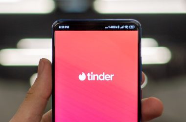 La dernière fonctionnalité d'IA de Tinder veut jeter un coup d'œil à votre pellicule pour vous aider à trouver de meilleures correspondances