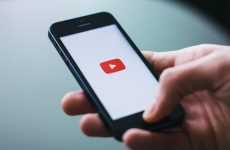 Les contrôles d'âge de l'IA de YouTube touchent plus d'utilisateurs, et votre selfie peut décider