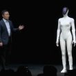 Les ingénieurs prennent des mesures drastiques pour prouver que le robot humanoïde est réel