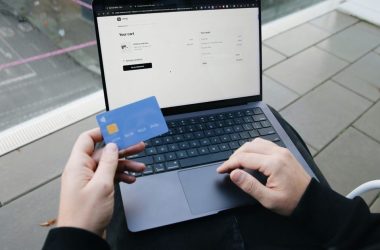 Votre chatbot IA veut que vous sauviez la planète… en achetant plus de choses