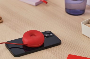 IKEA a fabriqué un chargeur sans fil qui ressemble à un beignet et qui fonctionne d'une manière ou d'une autre