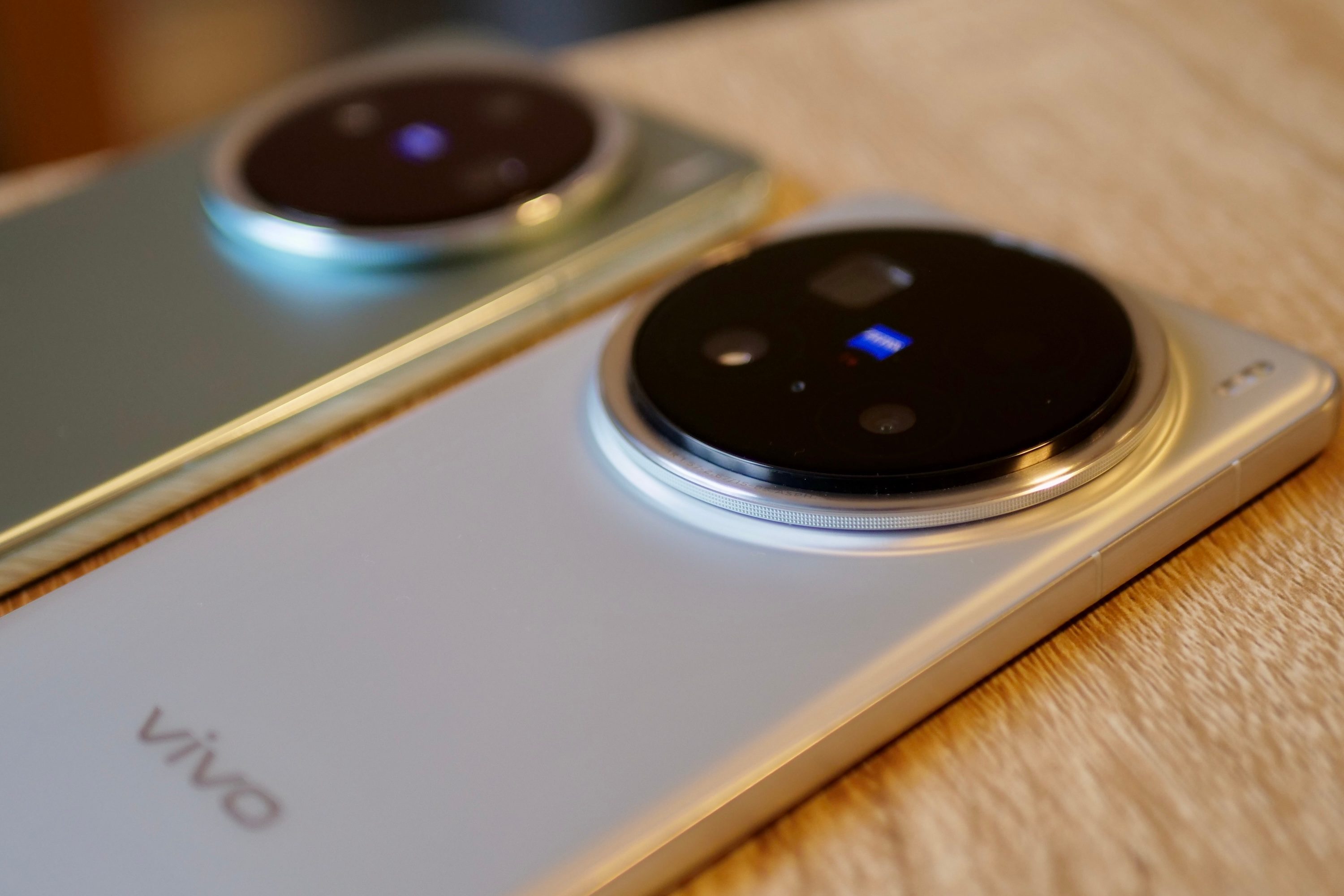 Le côté du module caméra du Vivo X200 Pro.