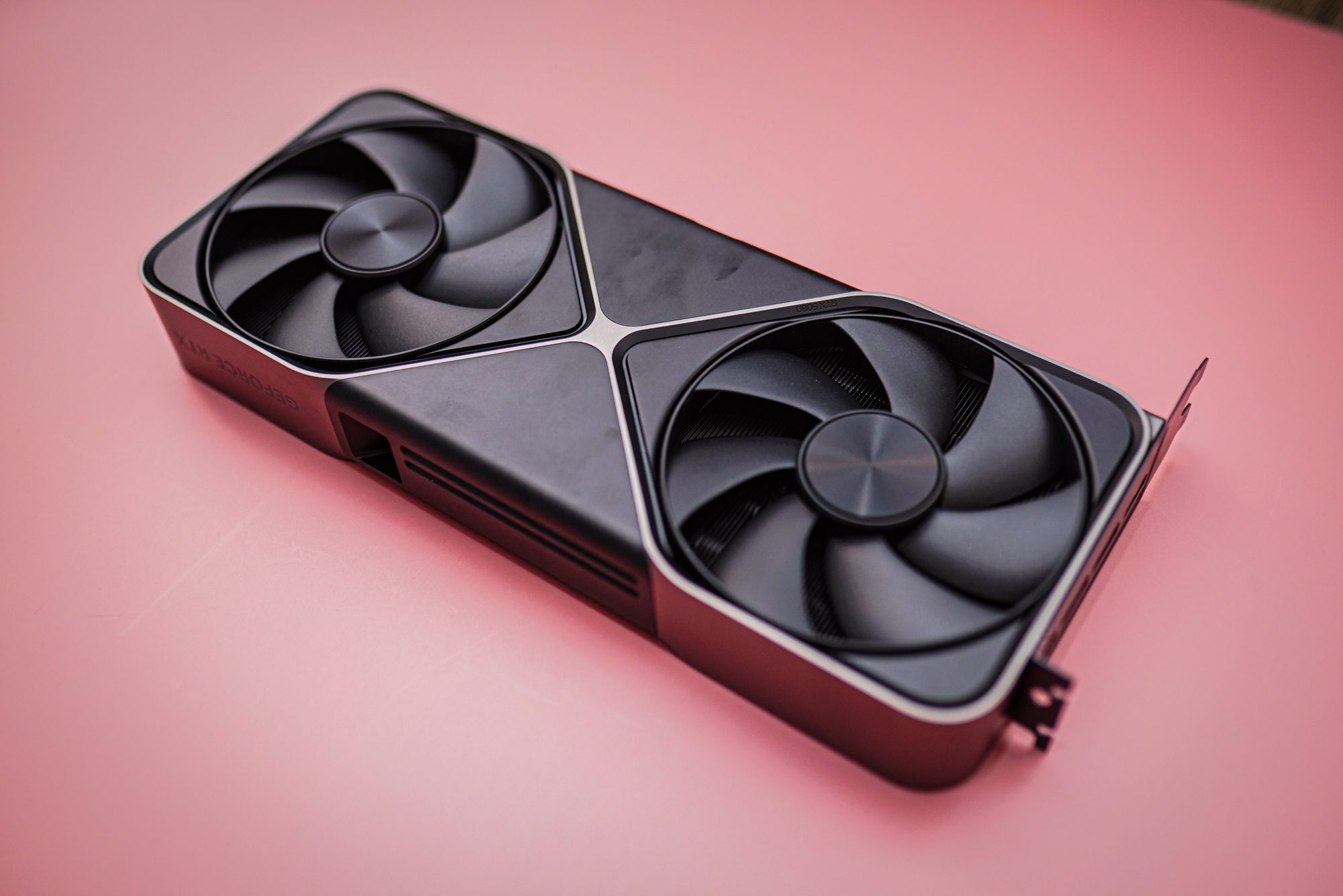 Ventilateurs sur le RTX 5080.