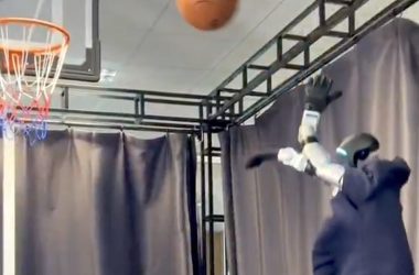 Cet extraordinaire robot humanoïde joue au basket comme un pro, vraiment