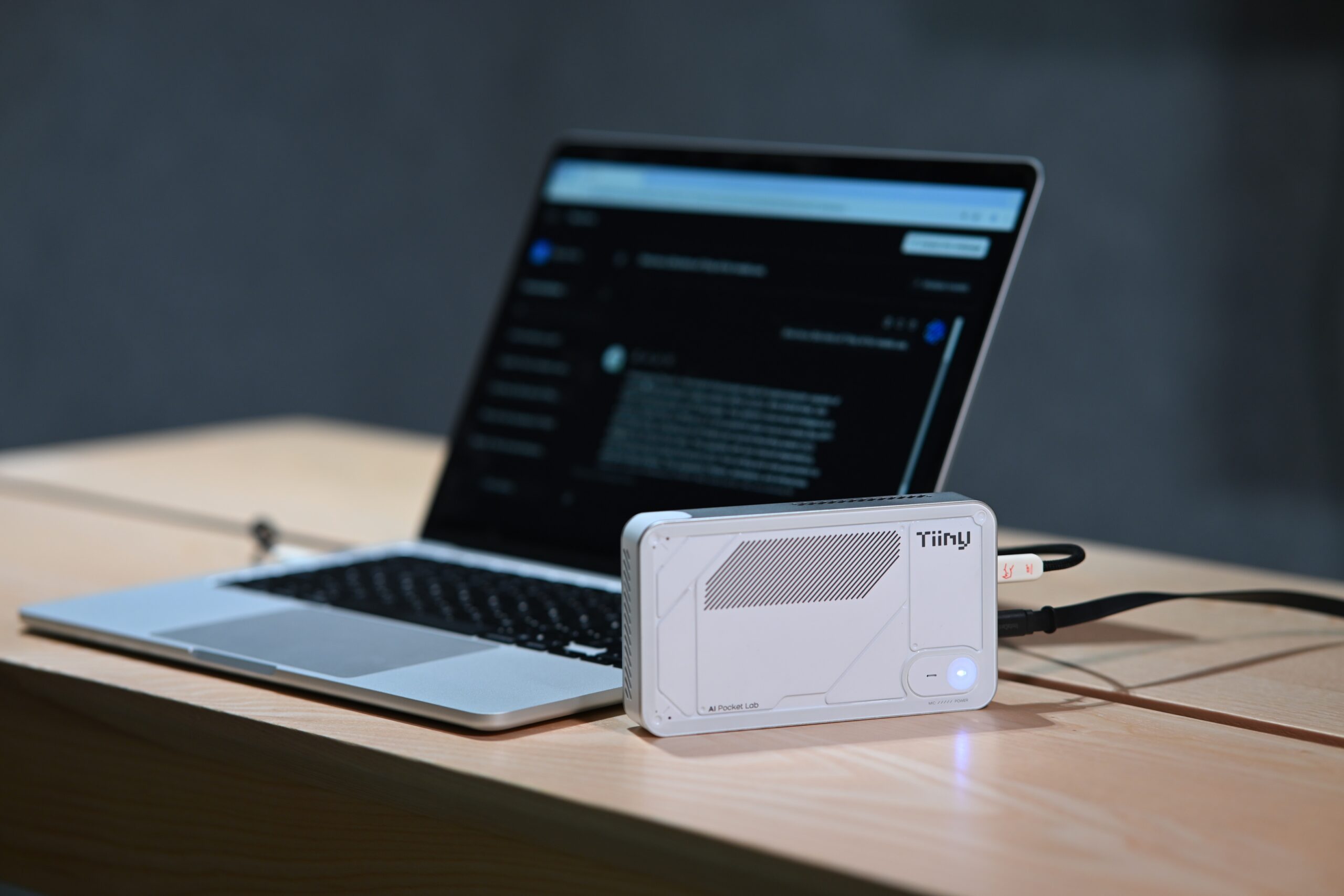 Interface AI prise en charge par Tiiny AI Pocket Lab_3