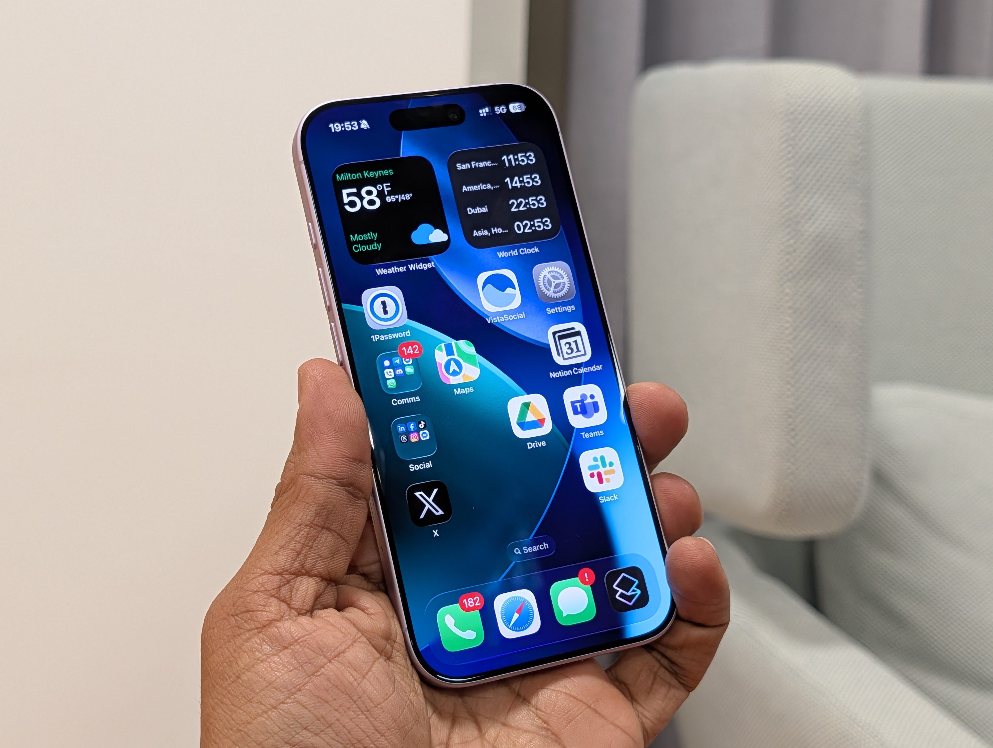 Apple iPhone 17 en violet lavande