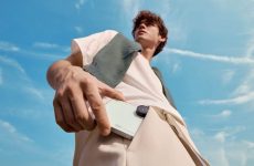 Le petit téléphone d'iKKO est doté d'une caméra pliable et d'un clavier pour votre solution tactile