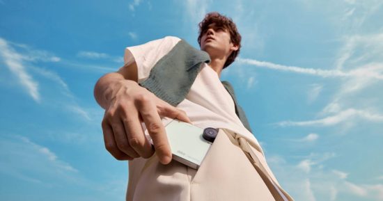 Le petit téléphone d'iKKO est doté d'une caméra pliable et d'un clavier pour votre solution tactile