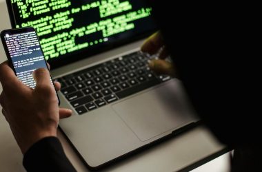 L'IA fait des ravages avec les escroqueries et fait grimper la facture des acheteurs