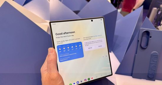Le Samsung Galaxy Z Fold 8 pourrait adopter une technologie d'affichage unique pour un look sans plis