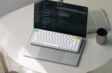 Le commutateur à double profil NuPhy Kick75 vous permet d'échanger les sensations entre le travail et les jeux