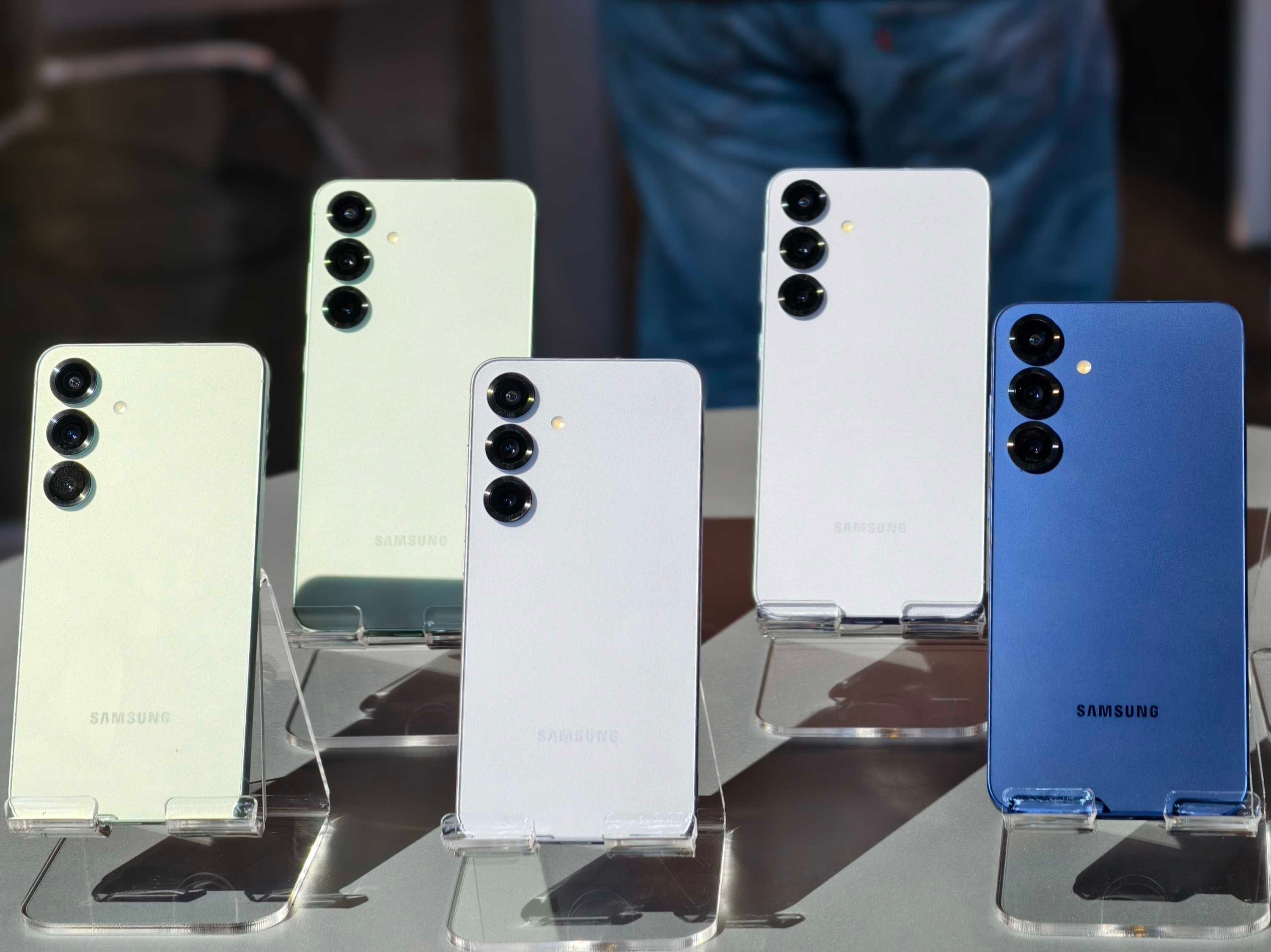 Couleurs Samsung Galaxy S25 et Galaxy S25 Plus.