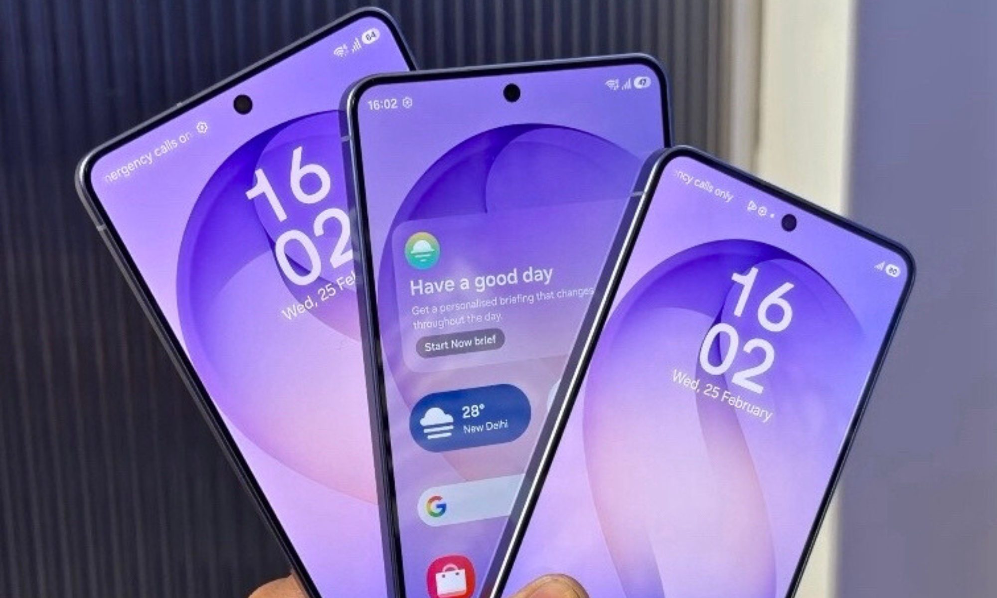 Photo de trois téléphones de la série Galaxy S26 dans une seule image.