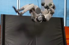Observez les erreurs du robot Atlas avant qu'il ne réussisse enfin un mouvement difficile
