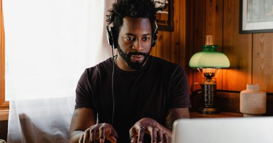 Cette technique invisible empoisonne les chansons pour que l'IA ne puisse pas les cloner
