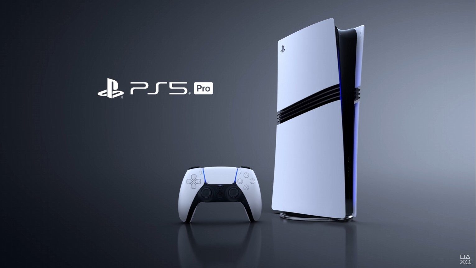 Une PS5 Pro debout à côté d’une manette DualSense.
