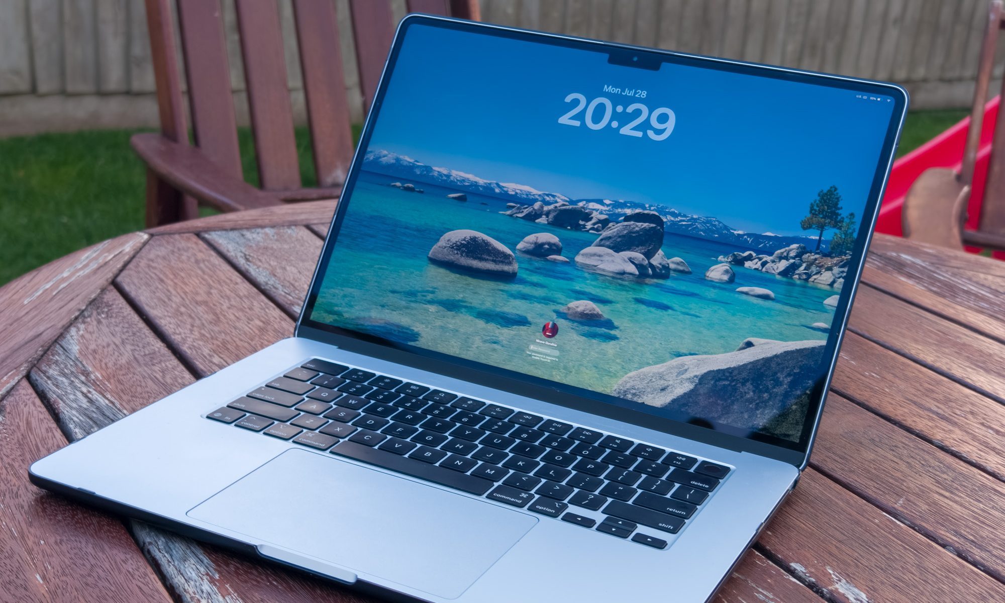 macOS Tahoe 26 version bêta publique fonctionnant sur le MacBook Air 15 M4