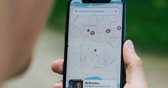 Les publicités dans Apple Maps sont désormais officielles et arrivent cet été