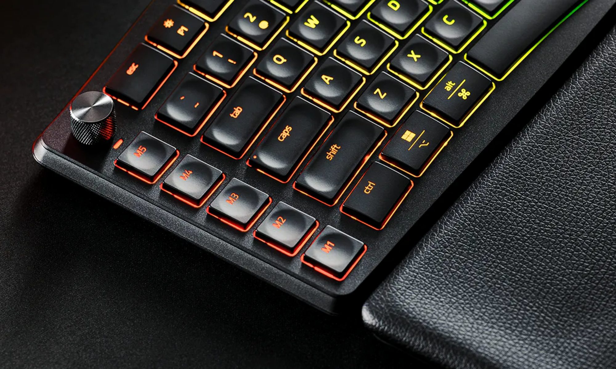 Clavier Razer Pro Type Ergo avec molette en haut à gauche.