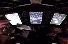 Les vidéos de l'équipage d'Artemis II montrent des astronautes en train de s'amuser avec un iPhone dans l'espace