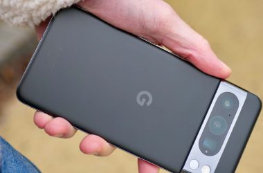Après la série Pixel 10, les utilisateurs de Pixel 8 Pro signalent des problèmes de connexion qui nécessitent un sac de glace pour résoudre