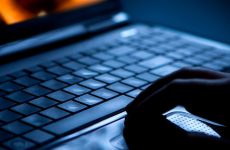 Ne tombez pas dans le piège de ce faux site de support pour les mises à jour Windows. Il propage un malware voleur de mots de passe