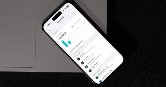 Alors que le monde découvre la désintoxication numérique, une tendance au screenmaxxing se cache dans l'ombre.