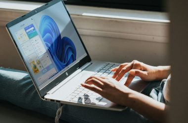 L'IA a bloqué les ordinateurs portables Windows dans la course contre le MacBook