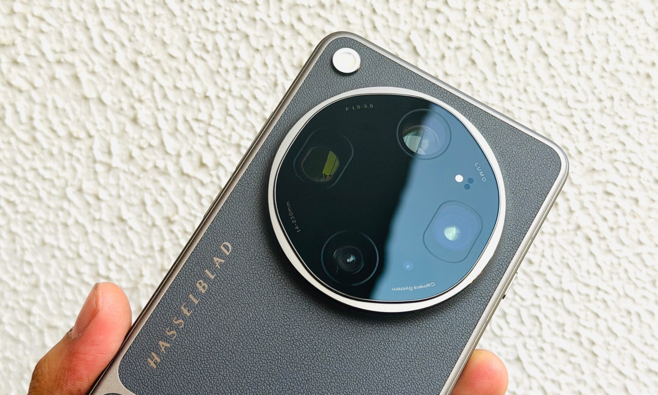 L'énorme module de caméra arrière d'Oppo Find X9 Ultra