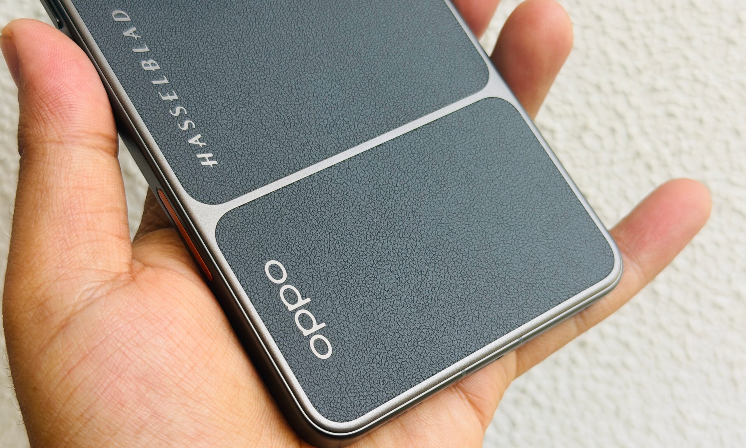 Oppo Find X9 Ultra avec un design semblable à celui d'un appareil photo Hasselblad