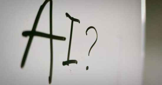 Je n'aurais jamais pensé que l'IA ajouterait des fautes de frappe, mais c'est plutôt logique